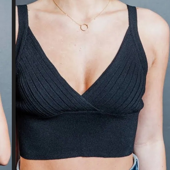 Double Zero size large ivory crop v tank in excellent like-new condition - Picture 8 of 8